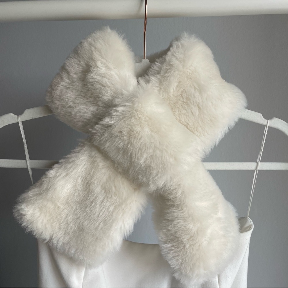 Faux Fur Ivory Pull-Through Scarf